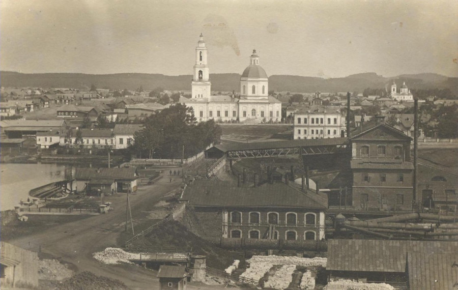 Сысертский храм, завод, плотина и пруд в начале XX века