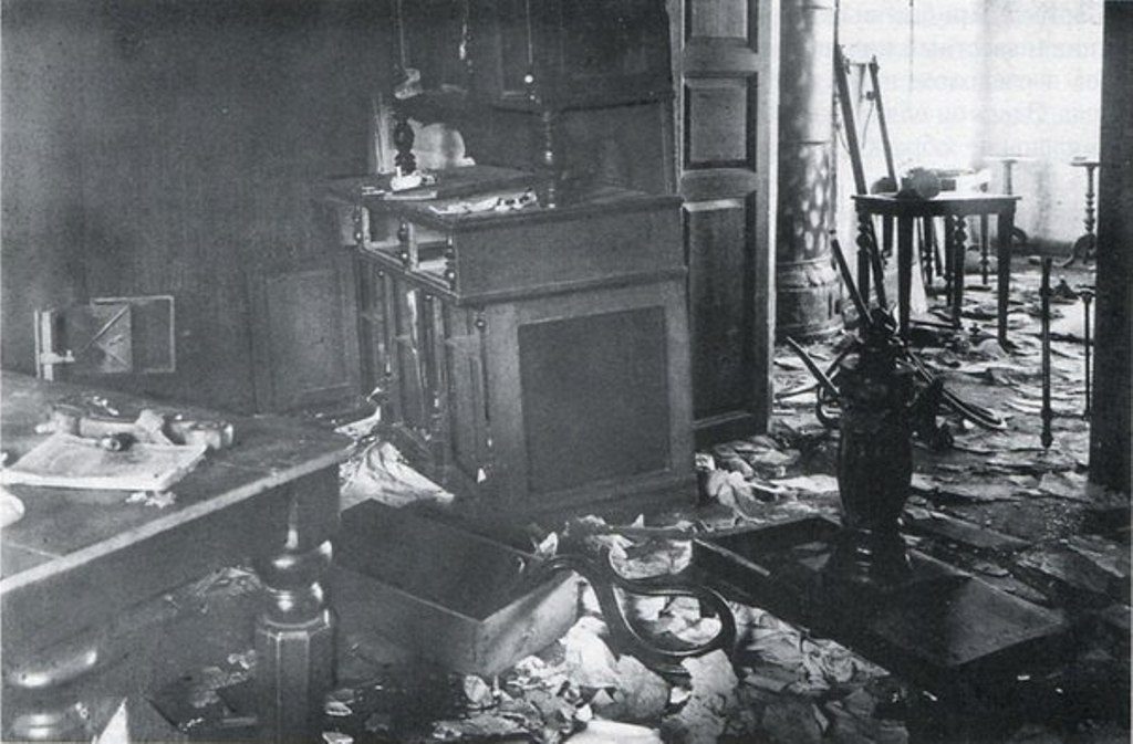 Комната, где содержались Романовы, фото после отступления большевиков