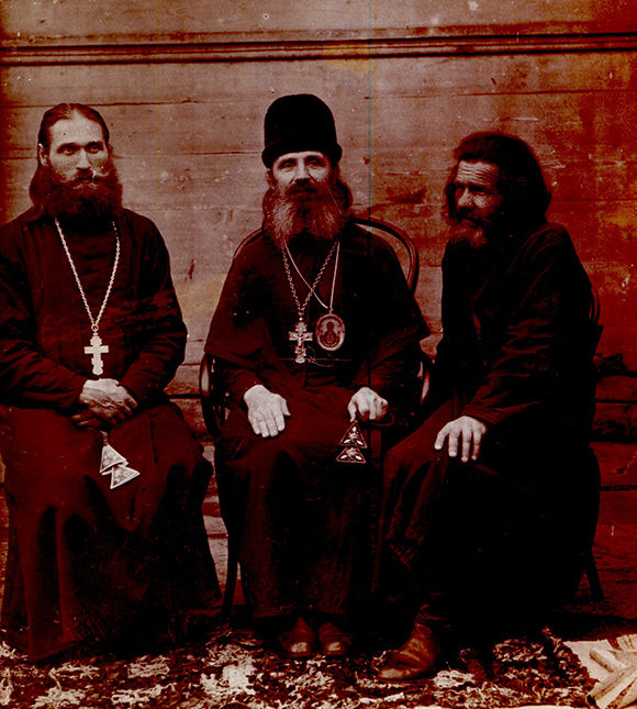 Слева на фото священник Герман Симагин, в центре - Единоверческий епископ Вассиан Веретенников