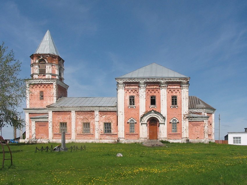Преображенский храм в Ключах в начале реставрации