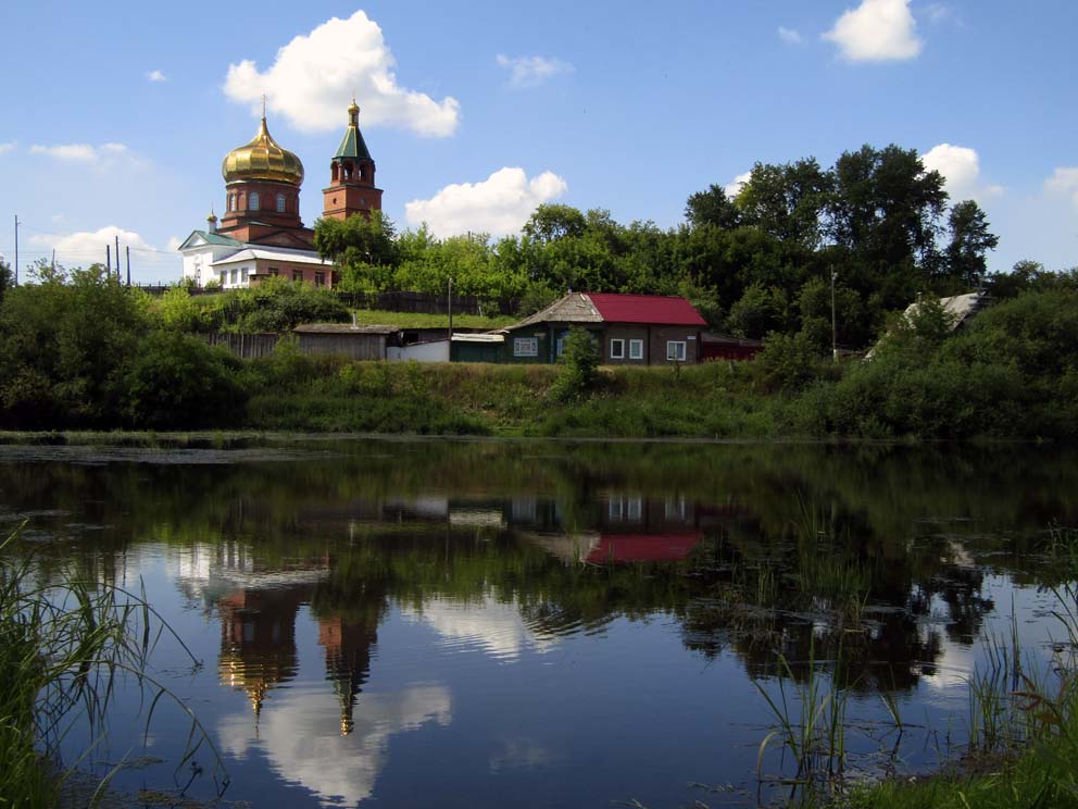 Вид на Богоявленскую церковь с противоположного берега Пышмы. Фото Алексея Рычкова