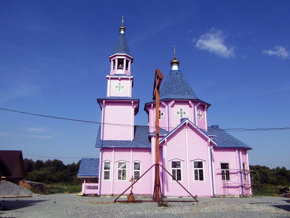 Деревня Новоселова: храм Илии пророка