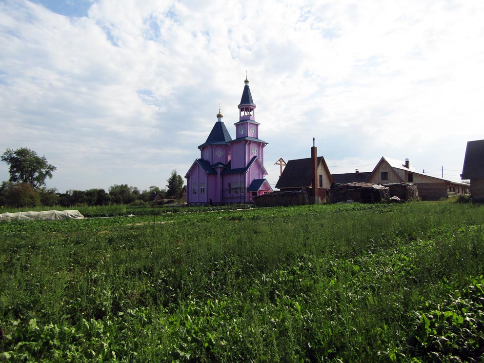 Деревня Новоселова: храм Илии пророка