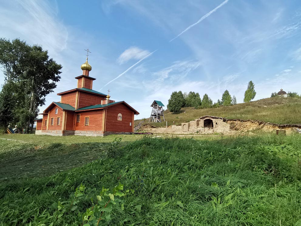 Сарсинский Боголюбский женский монастырь. Храм, звонница и грот в Сарсинском монастыре