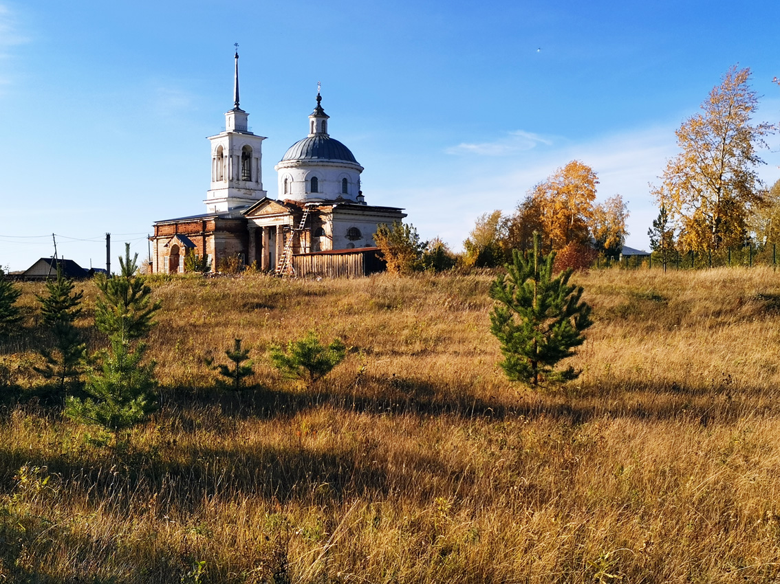 Храм Рождества Христова в Липовском выстроен в классическом стиле по проекту Малахова