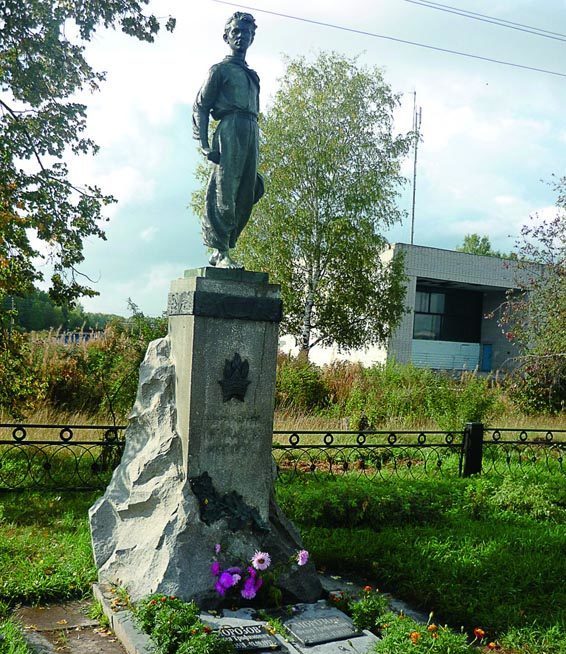 Памятник Павлику Морозову в Герасимовке