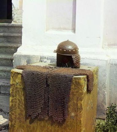 Кольчуга и шлем преподобного Далмата, фото начала XX века