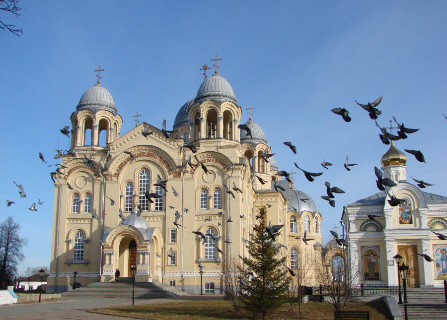 Верхотурский Свято-Николаевский мужской монастырь: Крестовоздвиженский собор и Николаевская церковь