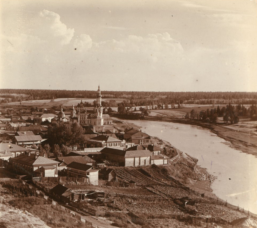 Вид на храмы старого и нового Покровского монастыря, фото 1909 года