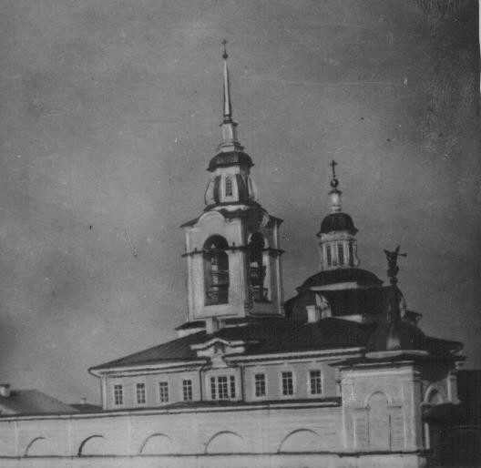 Монастырский храм Вознесения Господня, монастырская стена и башенка, фото начала XX века