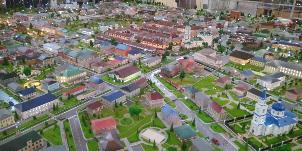 В Ирбите изготовлен макет города будущего, где с современными постройками соседствуют все утраченные в XX столетии