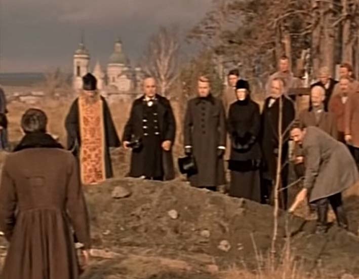 Кадр из фильма "Приваловские миллиона", на заднем плане Николаевский храм в Быньгах