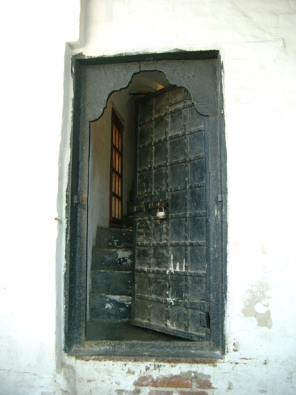 Старинные двери Невьянской башни