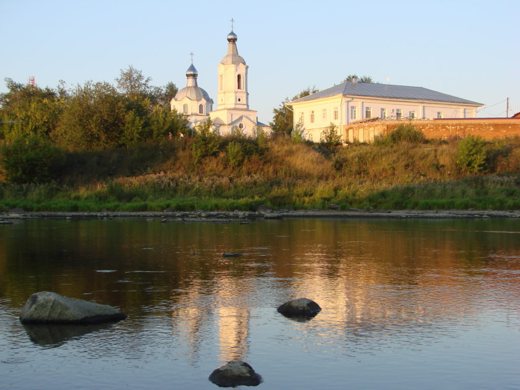 Покровский женский монастырь с противоположного берега Туры