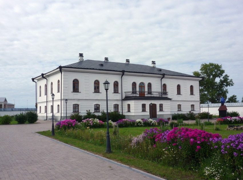 Абалакский Свято-Знаменский монастырь. Дом настоятеля монастыря