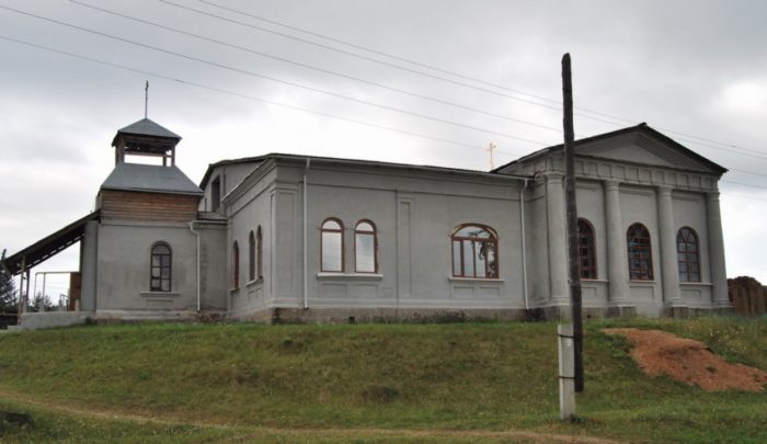Так Владимирский храм выглядел в начале восстановительных работ, в 2009 году