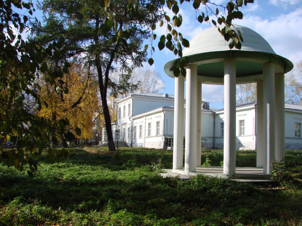 Дом-музей Чайковского в Алапаевске. В Господском саду