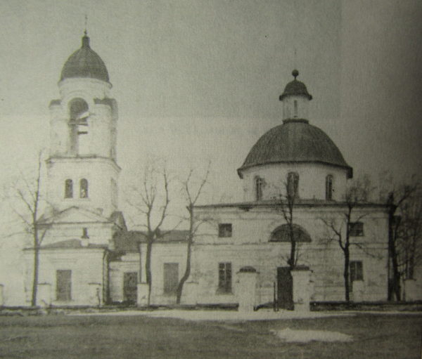 Иакинфиевская церковь в Висимо-Уткинске в 1950-е годы перед закрытием
