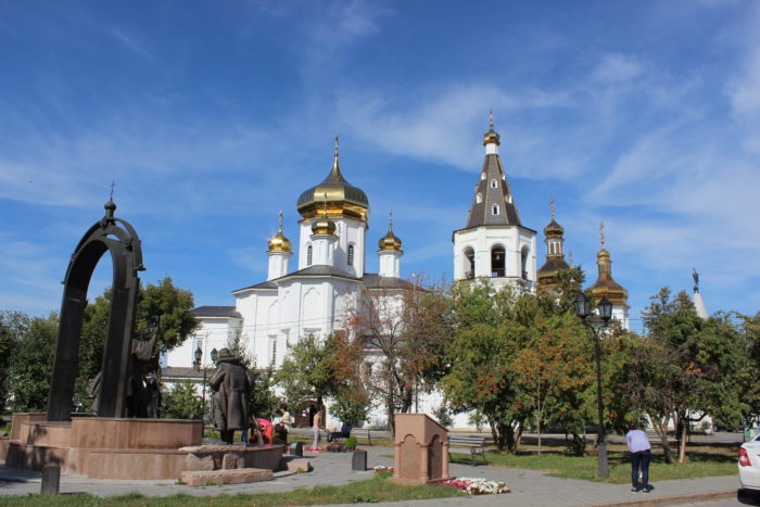 Троицкий монастырь из сквера у памятника Филофею Лещинскому