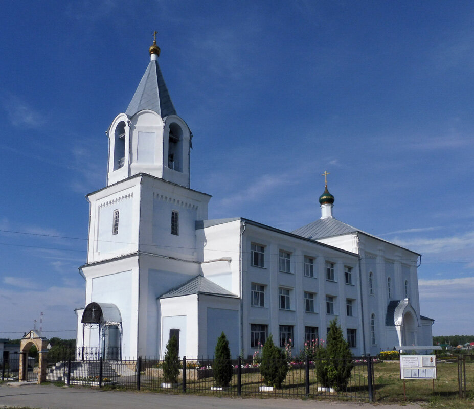 Свято-Троицкий храм в селе Троицком