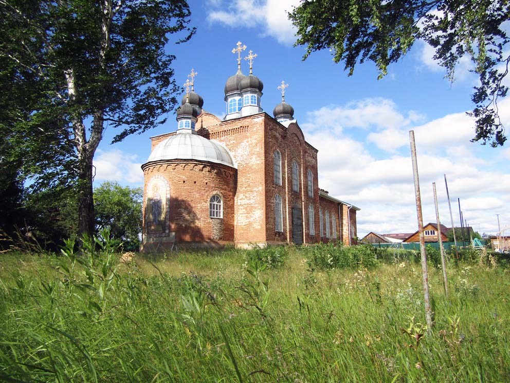 Село Черноусово: храм Пресвятой Троицы