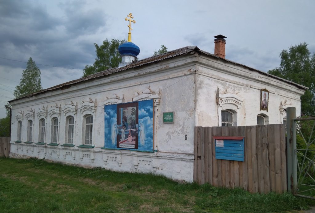 Ныне Николаевский храм находится в здании старинной земской школы