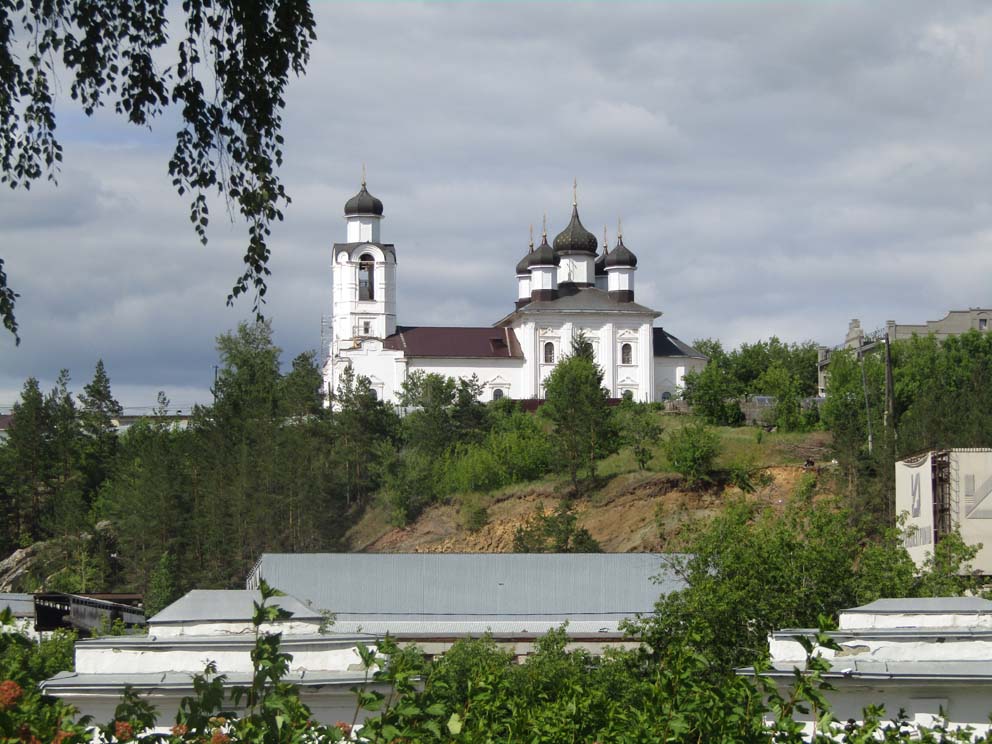 Преображенский монастырь в Каменске-Уральском: вид от Свято-Троицкого собора
