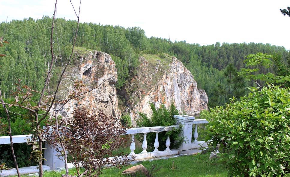 Вид на скалы Исети с базы «Сосновый бор»