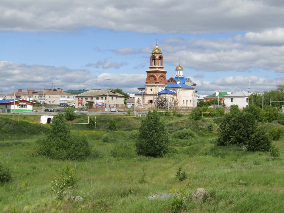 Покровский храм с дороги на Бекленищево
