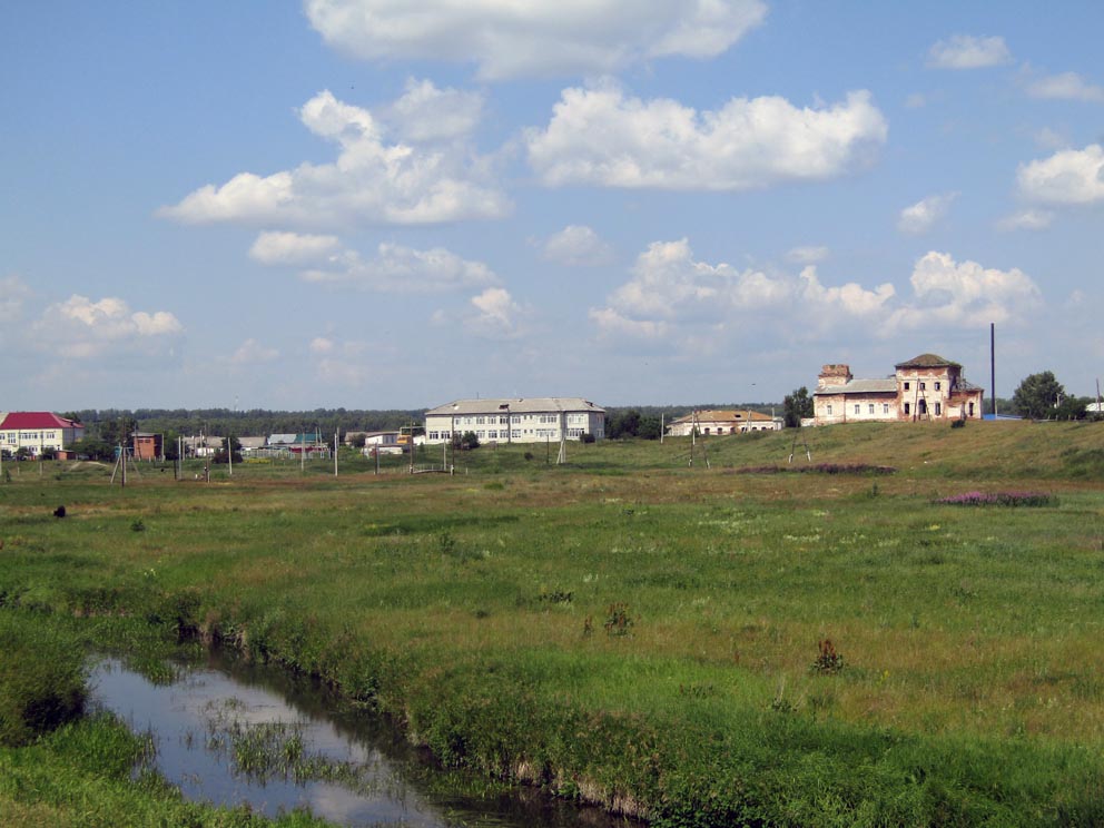 Панорама Волковского с Тихвинским храмом. Фото Алексея Рычкова