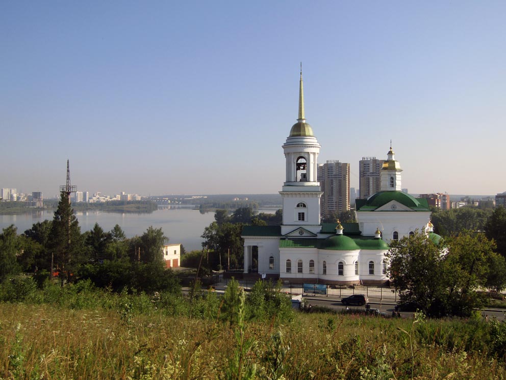 Пейзаж с Казанским храмом в Екатеринбурге. Фото Алексея Рычкова