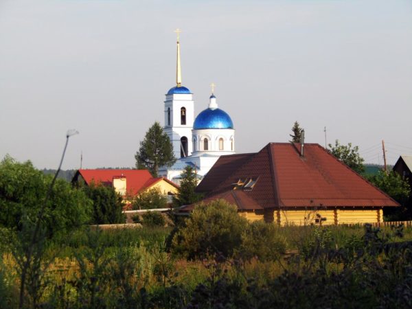 Пейзаж с Владимирской церковью в Черданцево. Фото Алексея Рычкова