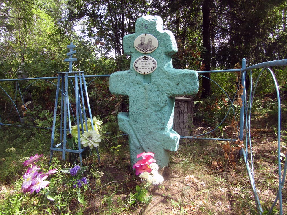 Крест из Георгиевской часовни на Гостьковском кладбище. Фото Алексея Рычкова