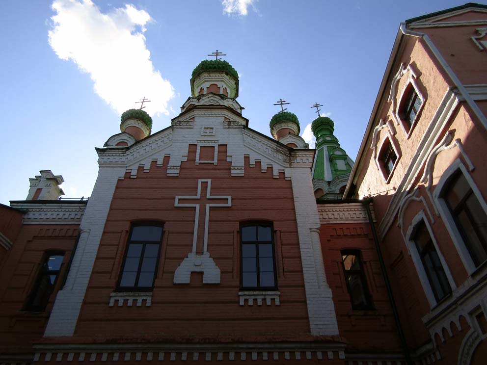 Купола Князь-Михаиловской церкви после реставрации в наши дни