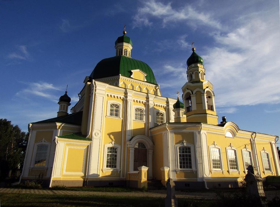 Никольский храм в Николо-Павловском на закате