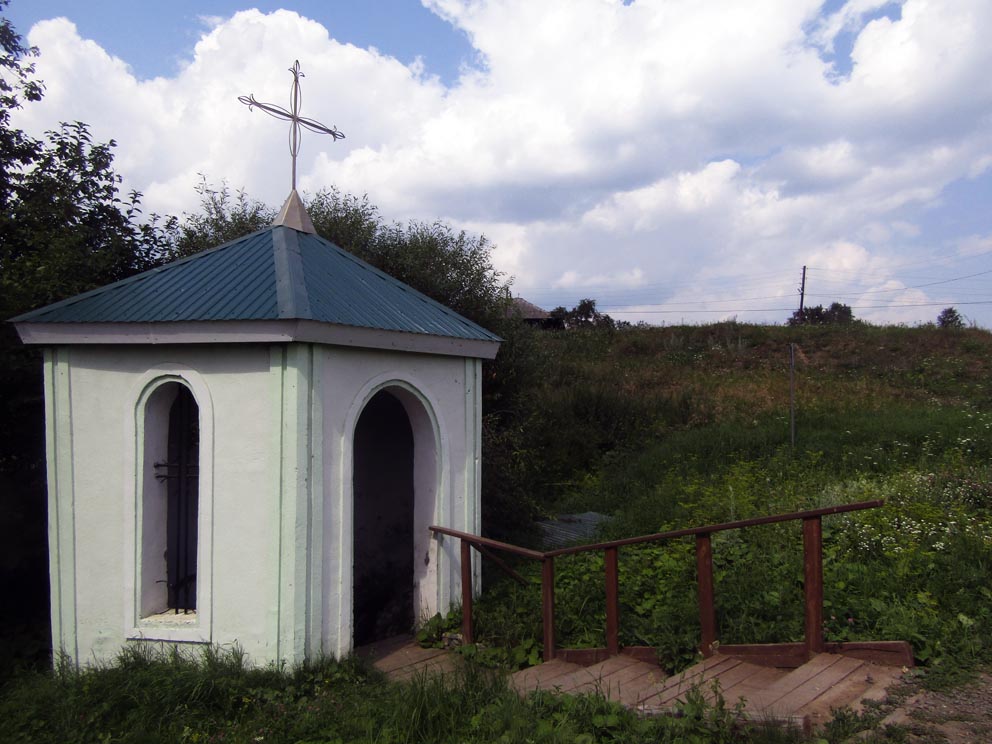 Святой источник близ Никольского храма в Ялунинском