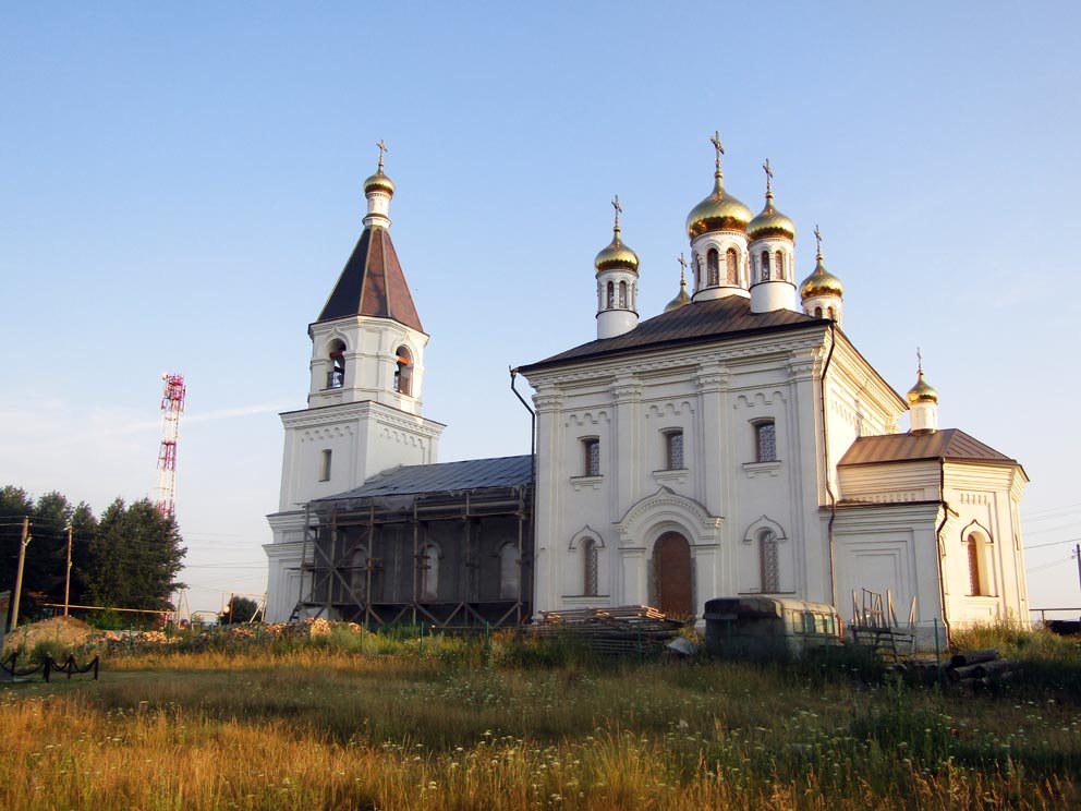 Деревня Ключи: храм Преображения Господня