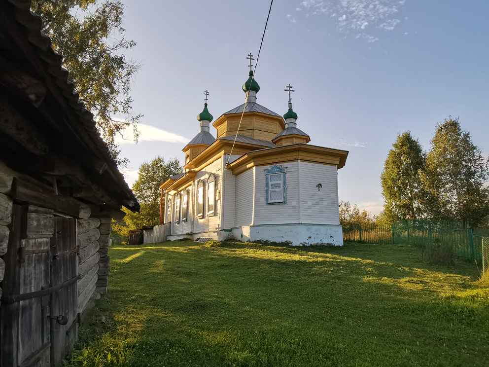 Село Симинчи: храм Михаила Архангела