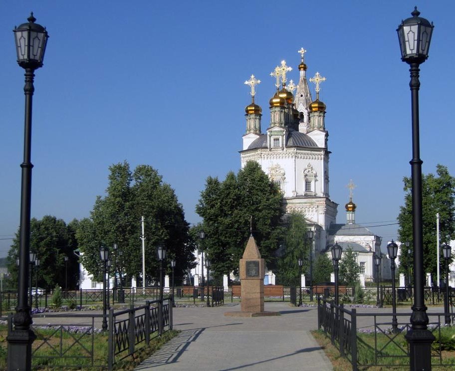 Свято-Троицкий собор с центральной площади Верхотурья