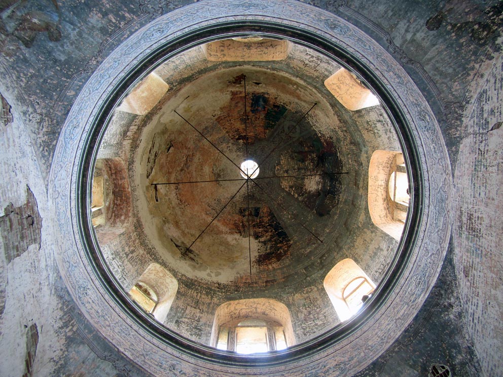 Под куполом Сретенского храма в селе Никольском