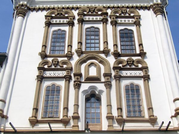 Декор храма Иоанна Богослова в Карпинске