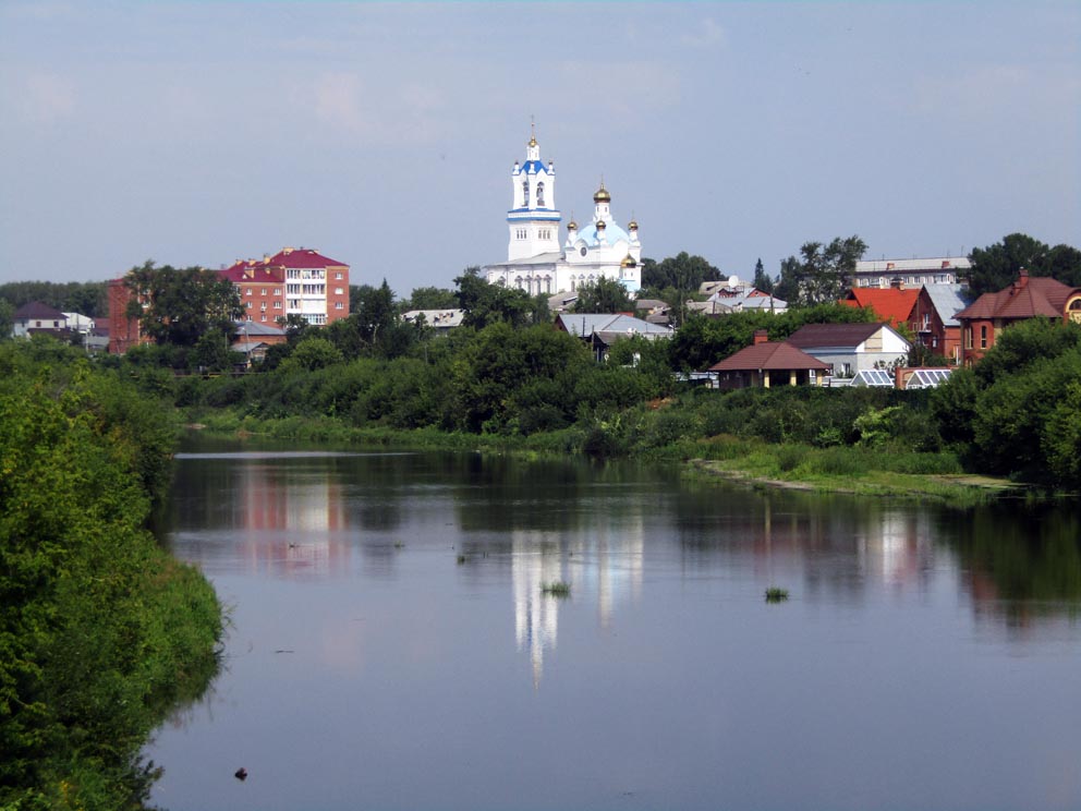 Вид на Покровский собор с противоположного берега Пышмы