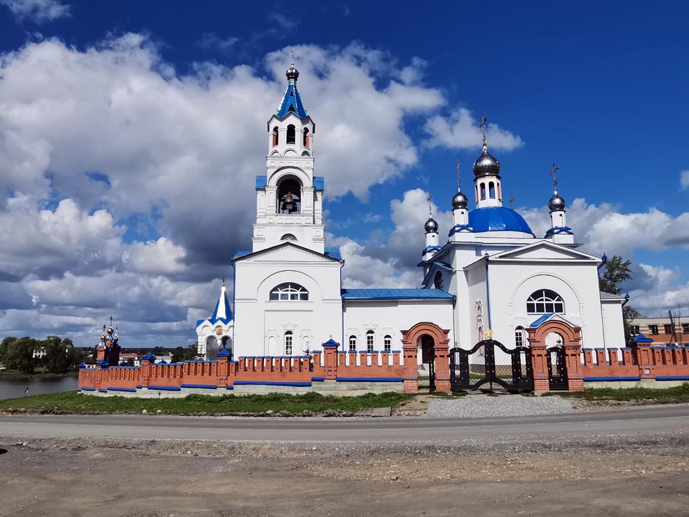 Поселок Новоуткинск: храм Успения Божией Матери