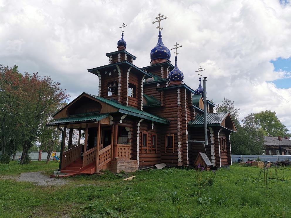 Поселок Кузино: храм святых Царственных Страстотерпцев