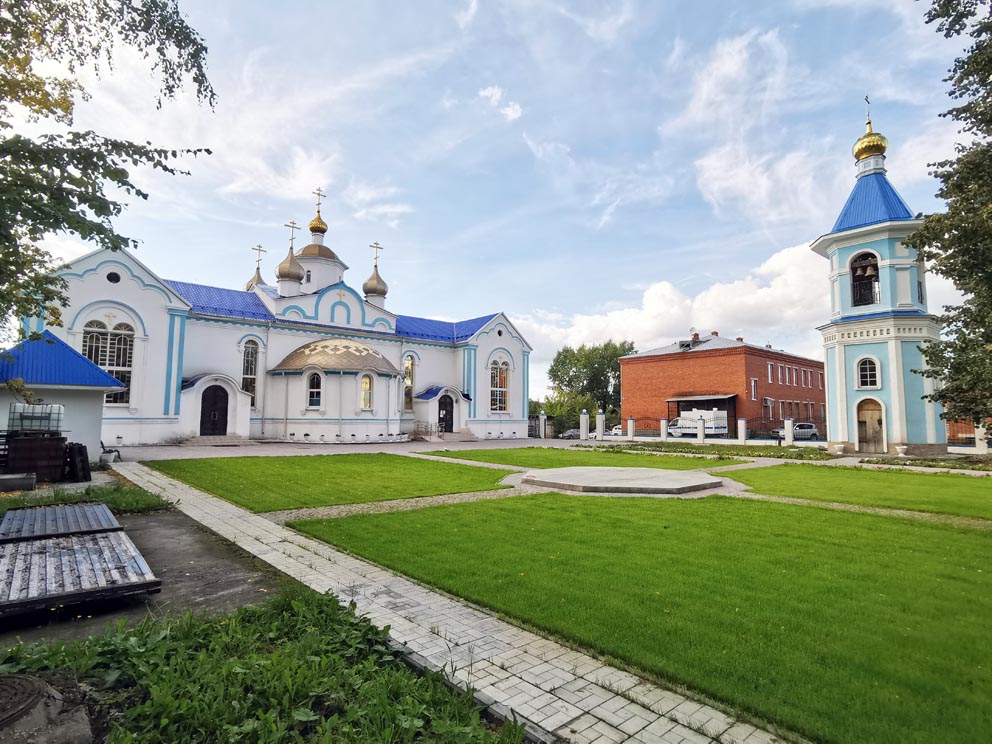 Храмовая площадь с церковью Андрея Первозванного и колокольней