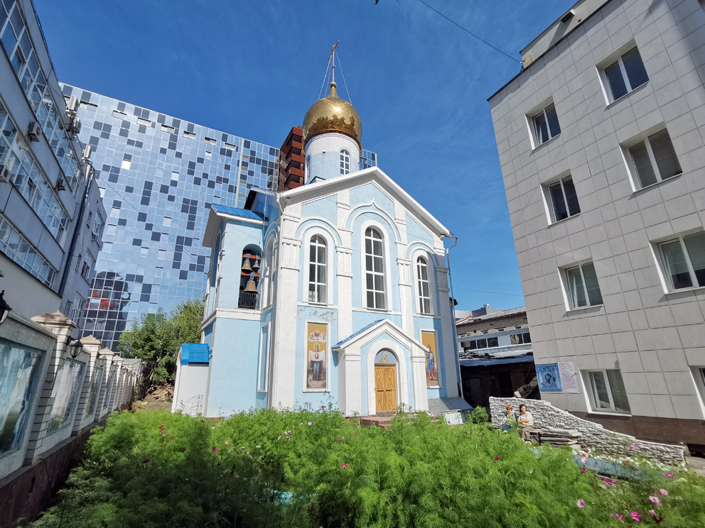 Казанская церковь и храмовый дворик