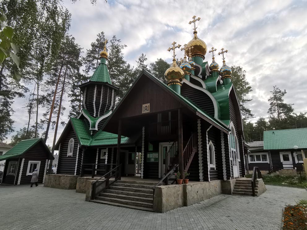 Поселок кедровый. Храм в Кедровом Красноярск. Кедровое поселок. Салаирская часовня кедрач. Кедровый храм в Тюгурюке.