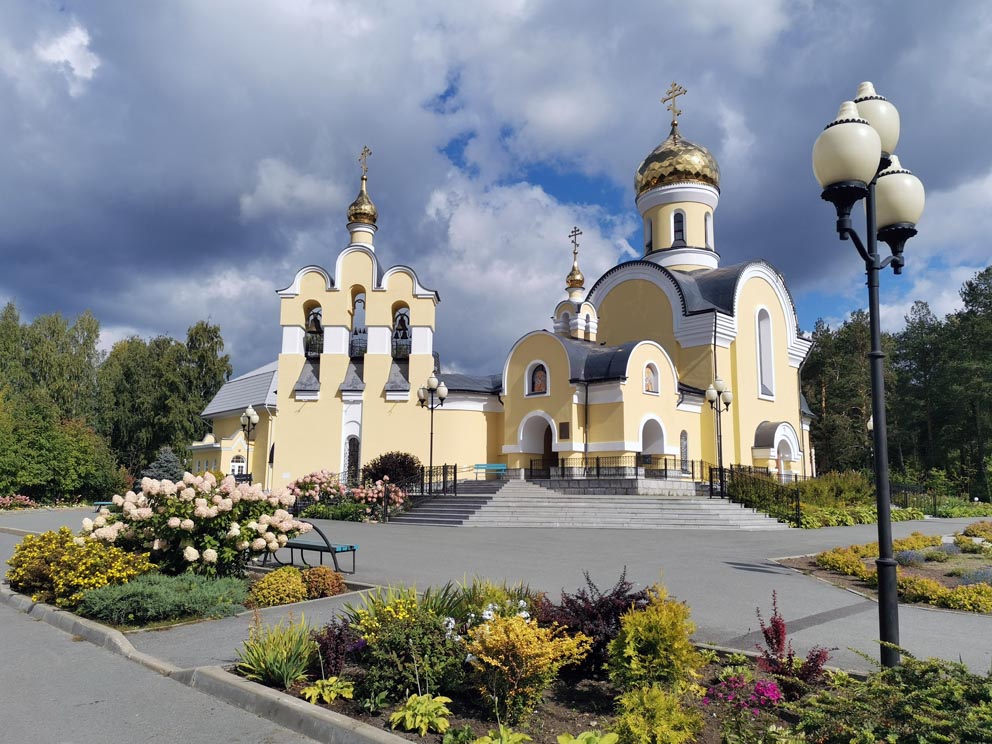 Среднеуральск: храм Николая Чудотворца