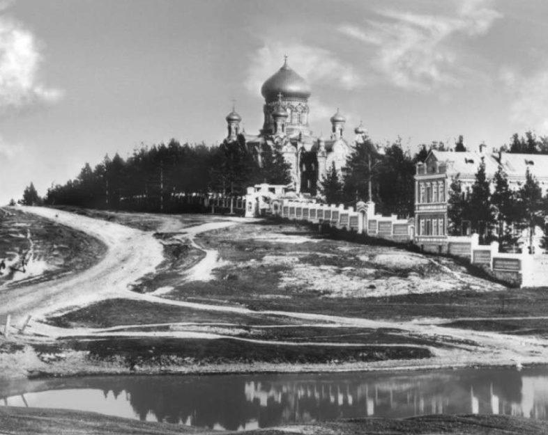Скорбященский монастырь с видом на Вознесенский храм