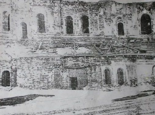 Руины двухэтажной Воскресенской церкви в Елани в 1960-е годы